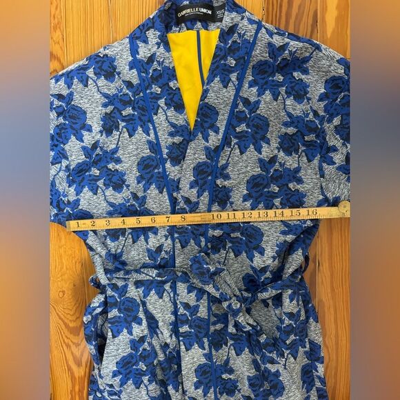 Gabrielle Union Jacquard Robe - Picture 8 of 8